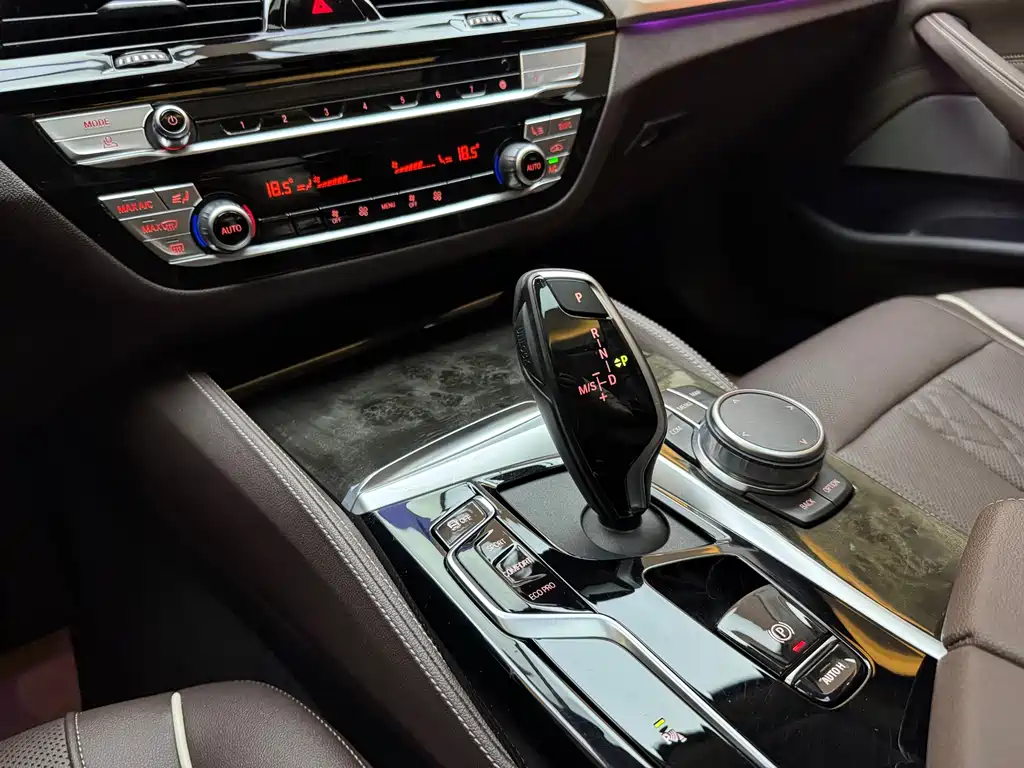 BMW 5 Series — миниатюра 17