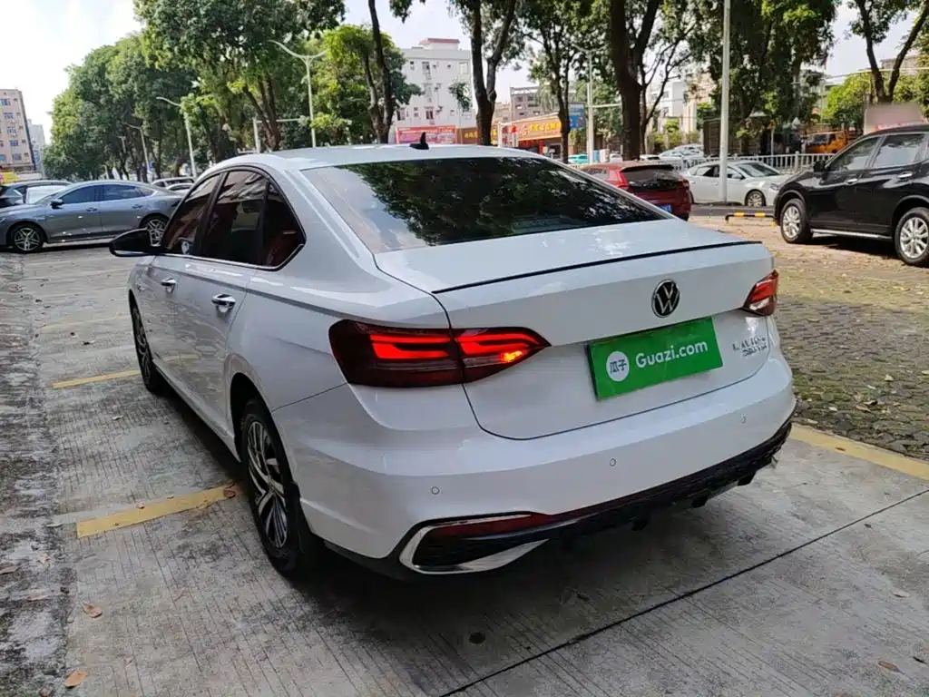 Volkswagen Lavida — миниатюра 5