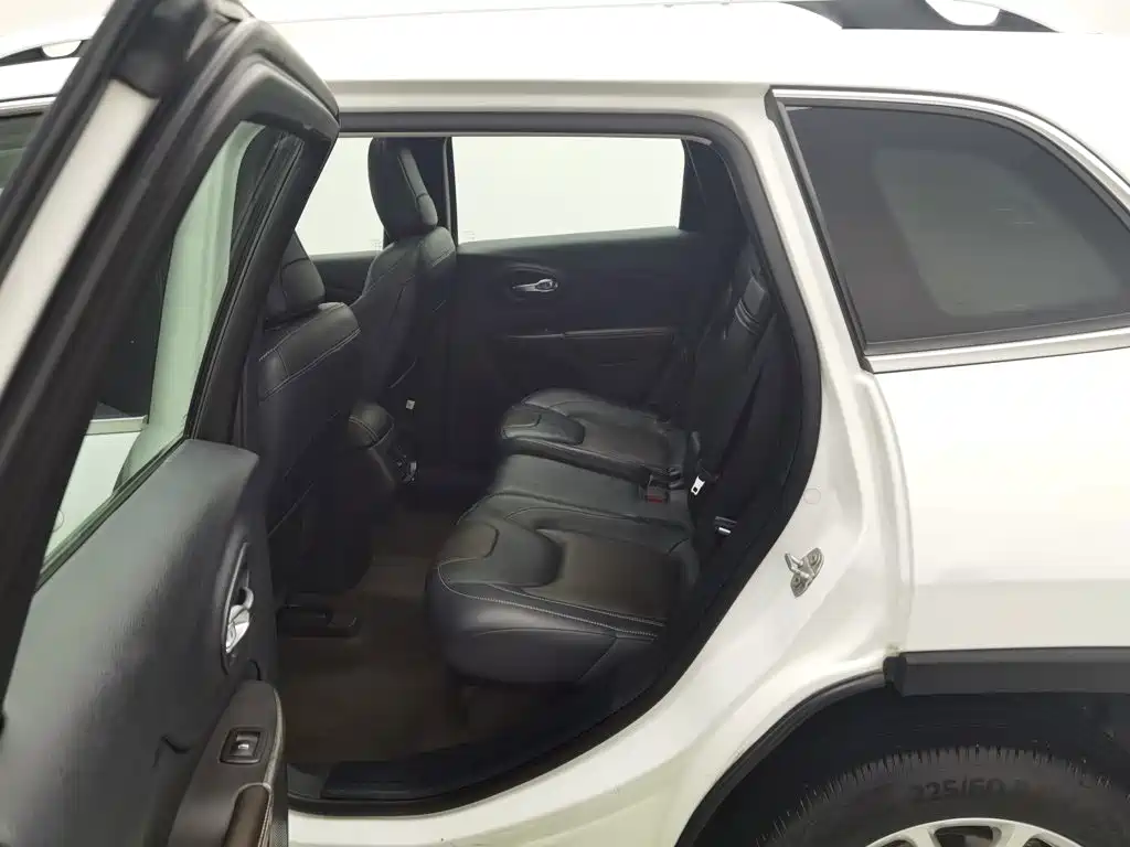 Jeep Cherokee — миниатюра 15