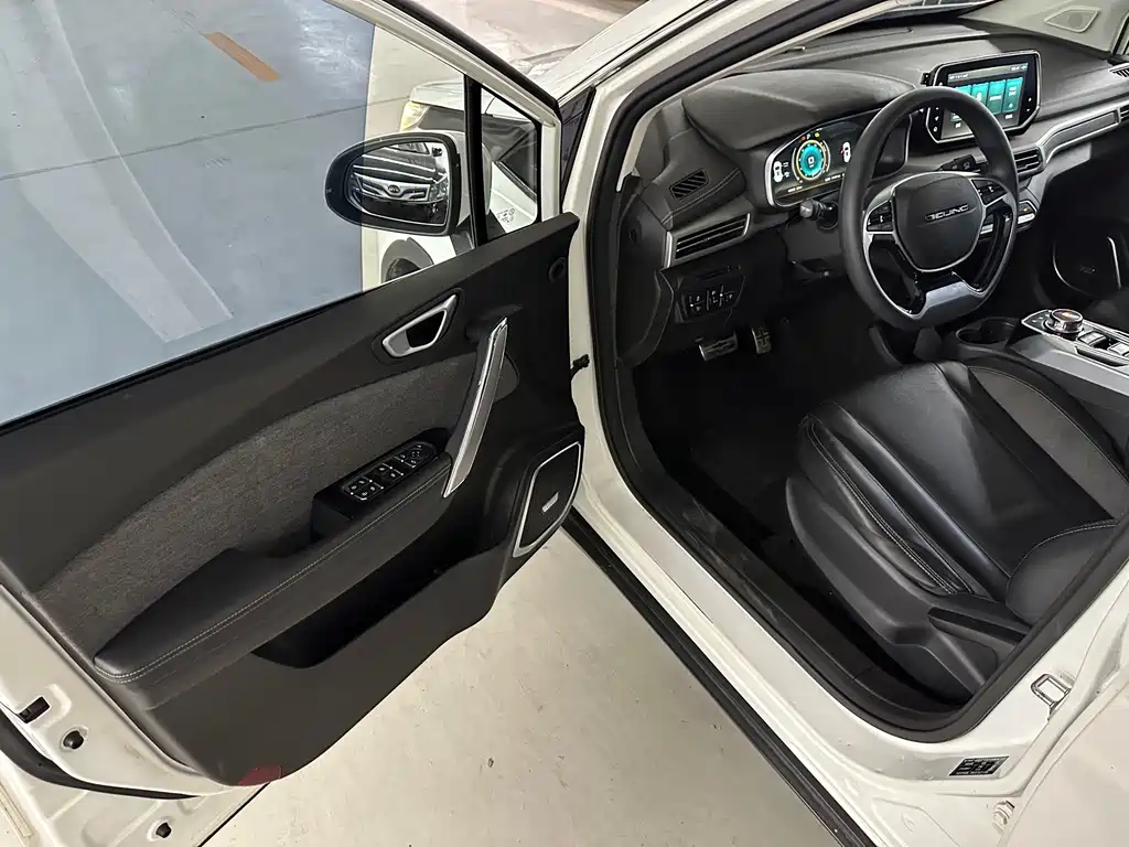 BAIC EX3 — миниатюра 9