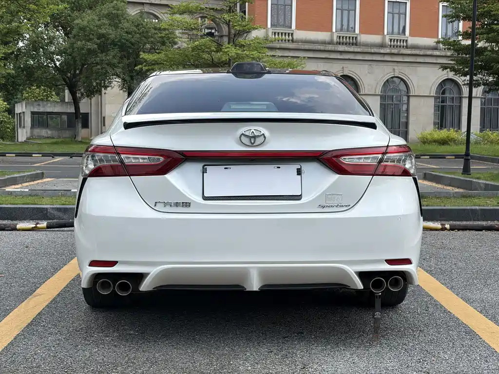 Toyota Camry — миниатюра 5