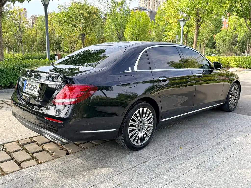 Mercedes-Benz E-Class — миниатюра 9