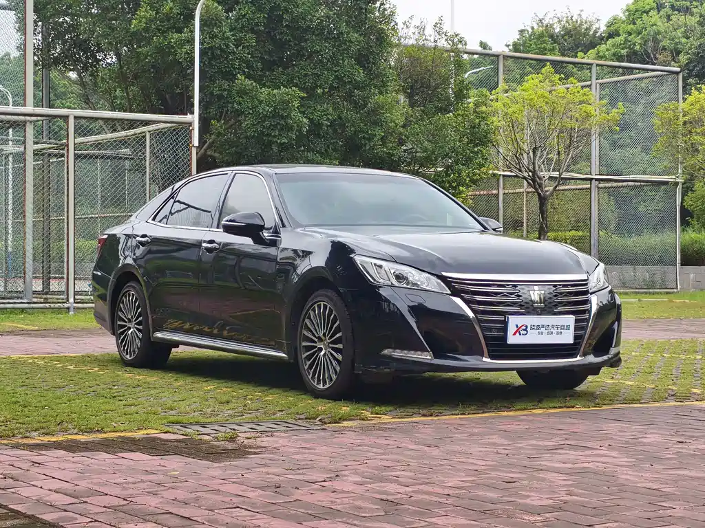 Toyota Crown — миниатюра 3