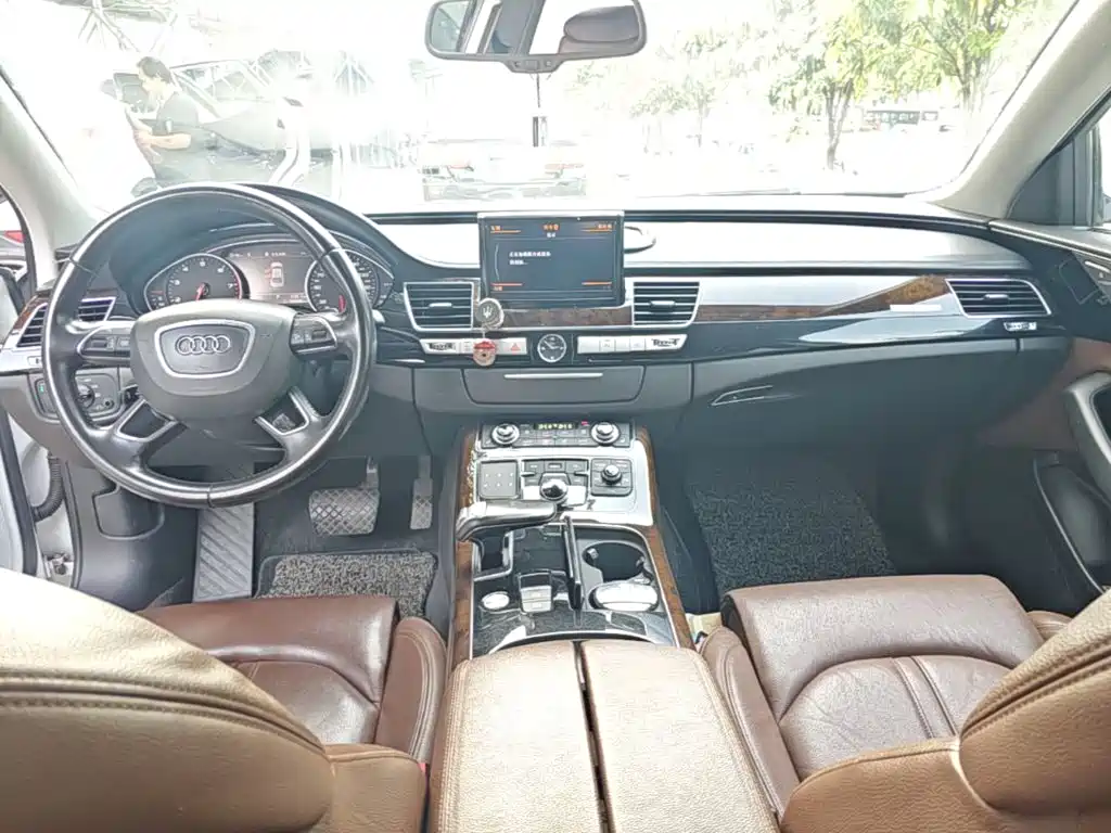 Audi A8 — миниатюра 10