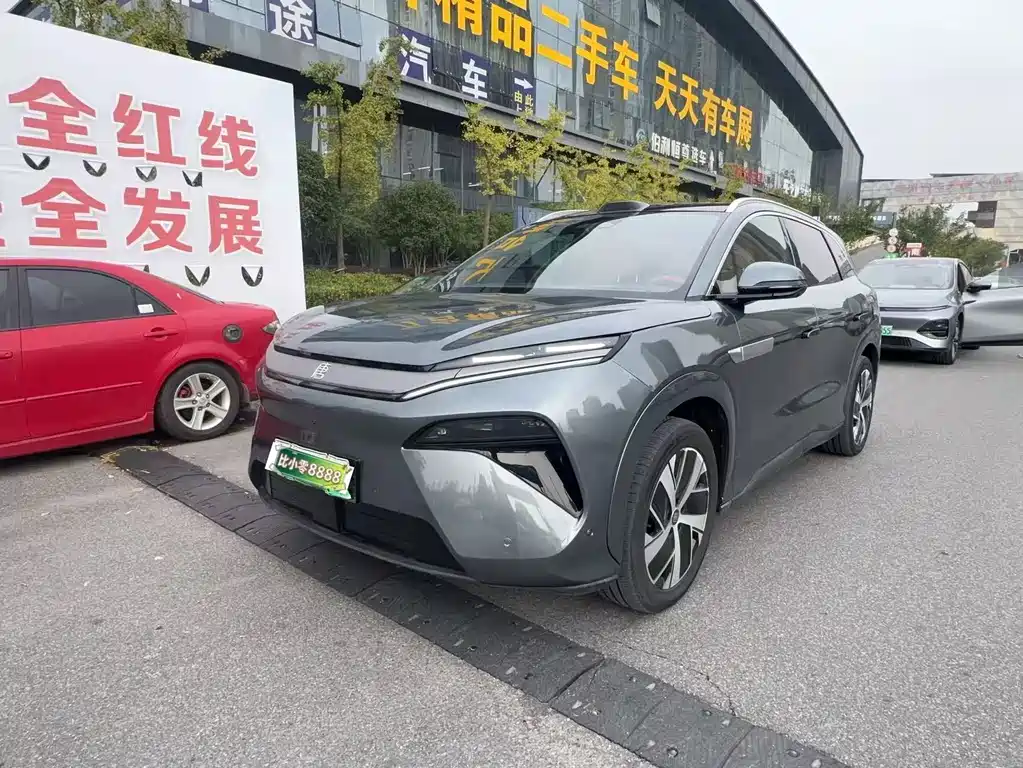 BYD Tang L