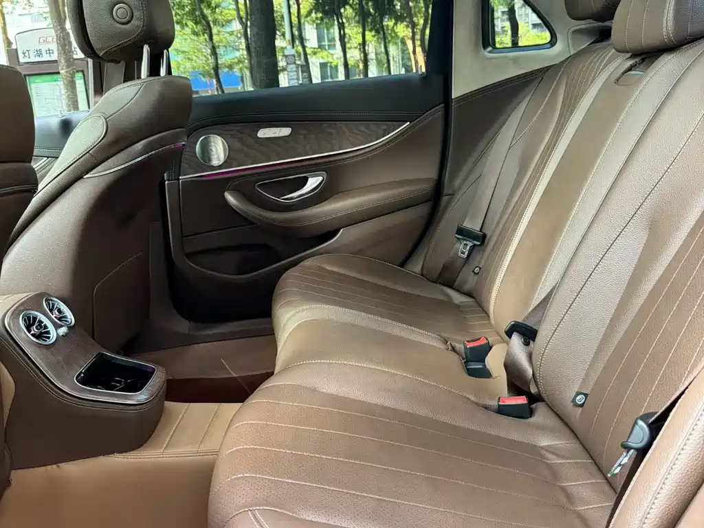 Mercedes-Benz E-Class — миниатюра 7