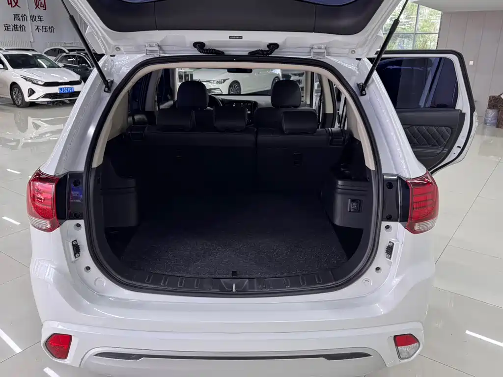 Mitsubishi Outlander — миниатюра 14
