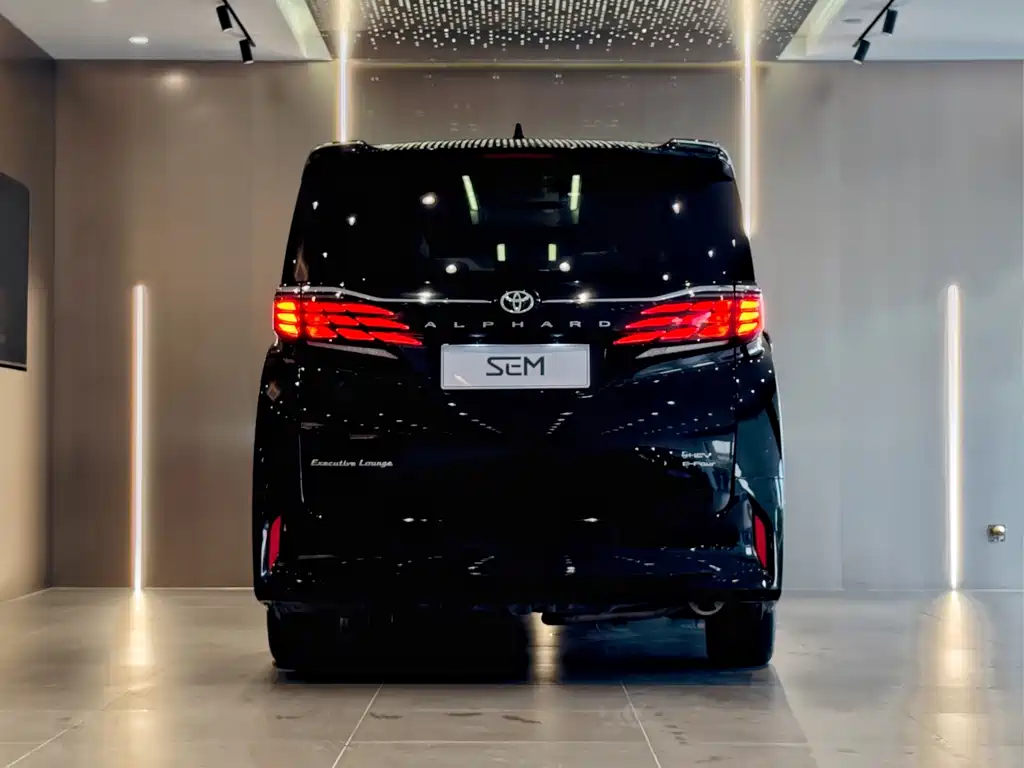 Toyota Alphard — миниатюра 10
