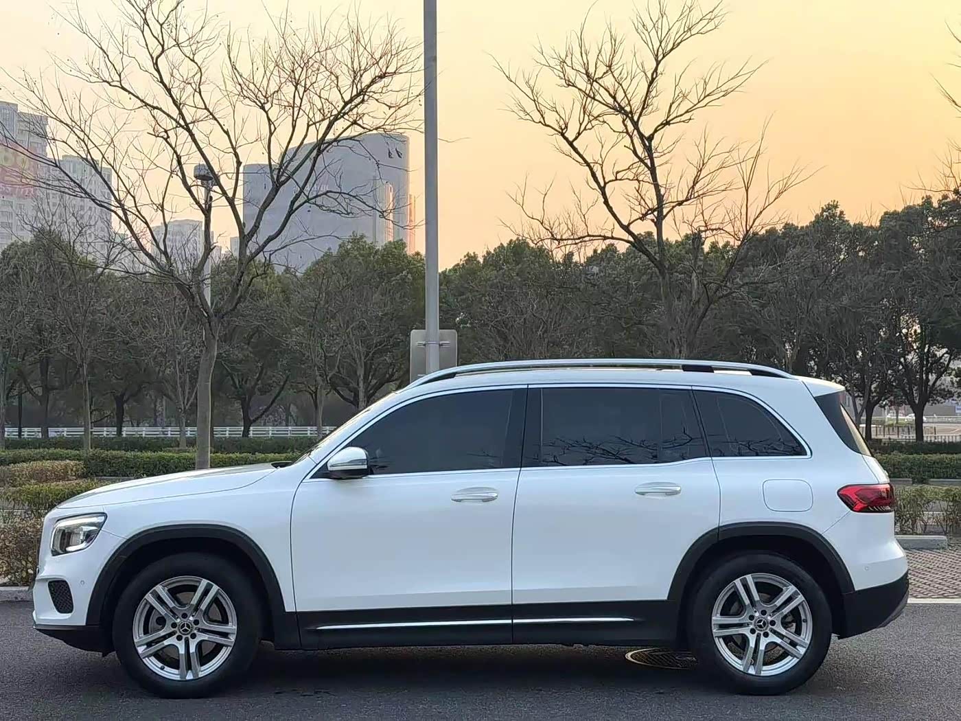 Mercedes-Benz GLB 1.3 л 2022 г. Белый, пробег 30000 км