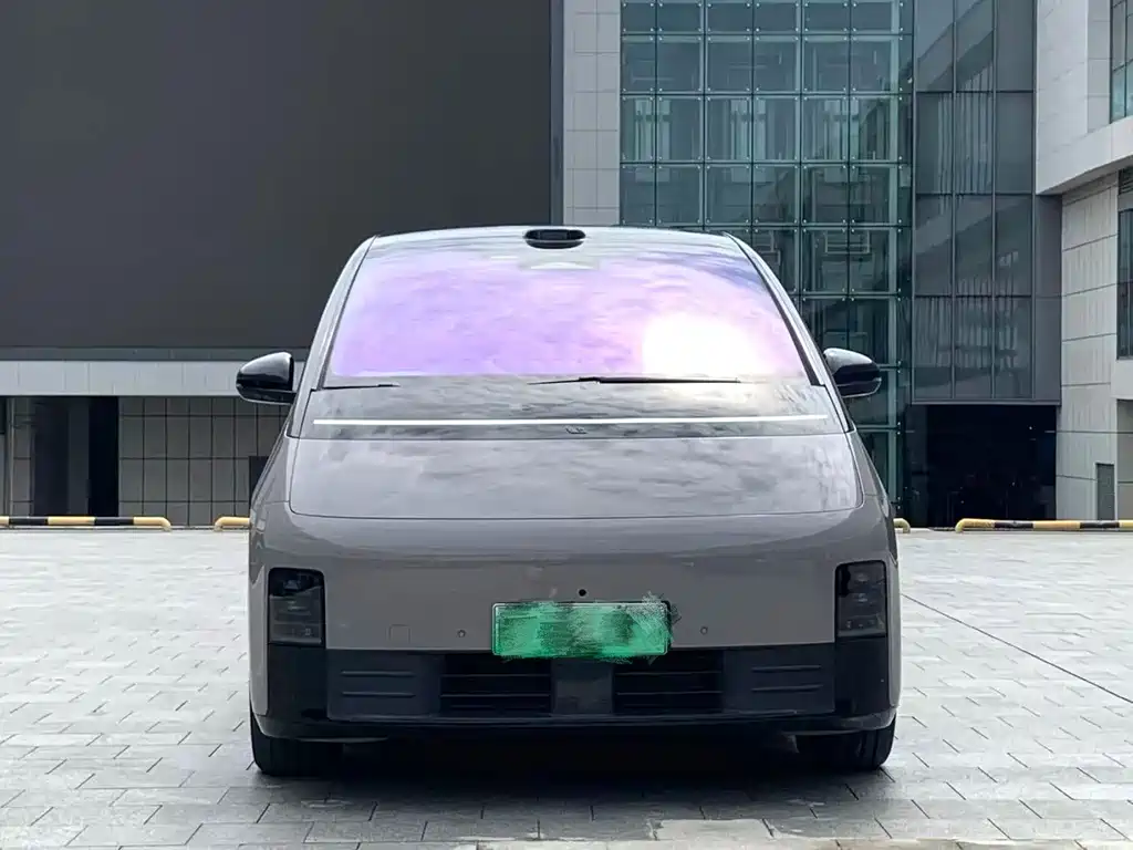Li Auto Li MEGA — миниатюра 2