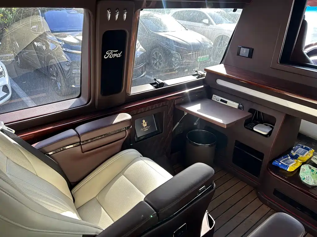 Ford E350 — миниатюра 15