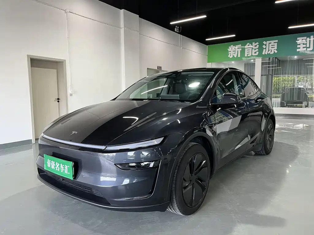 Tesla Model Y 2025