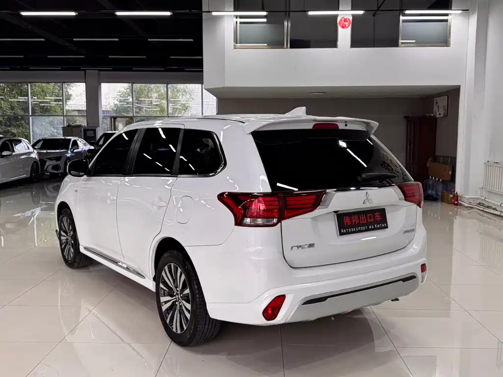 Mitsubishi Outlander — миниатюра 6