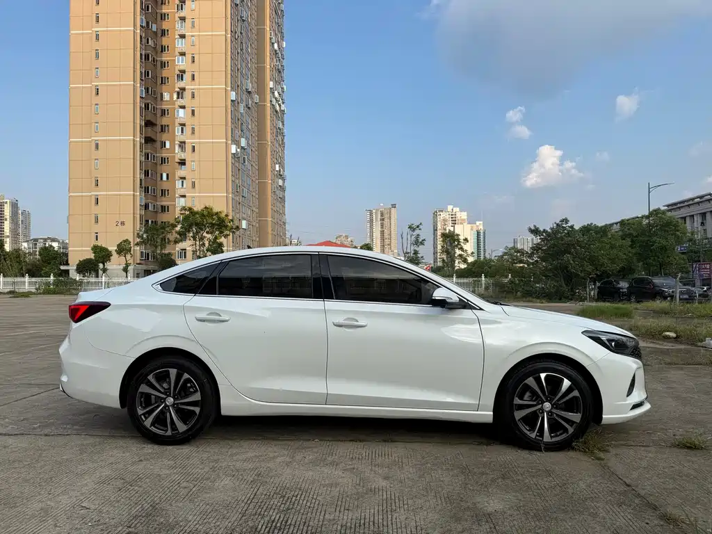 Changan Eado — миниатюра 5