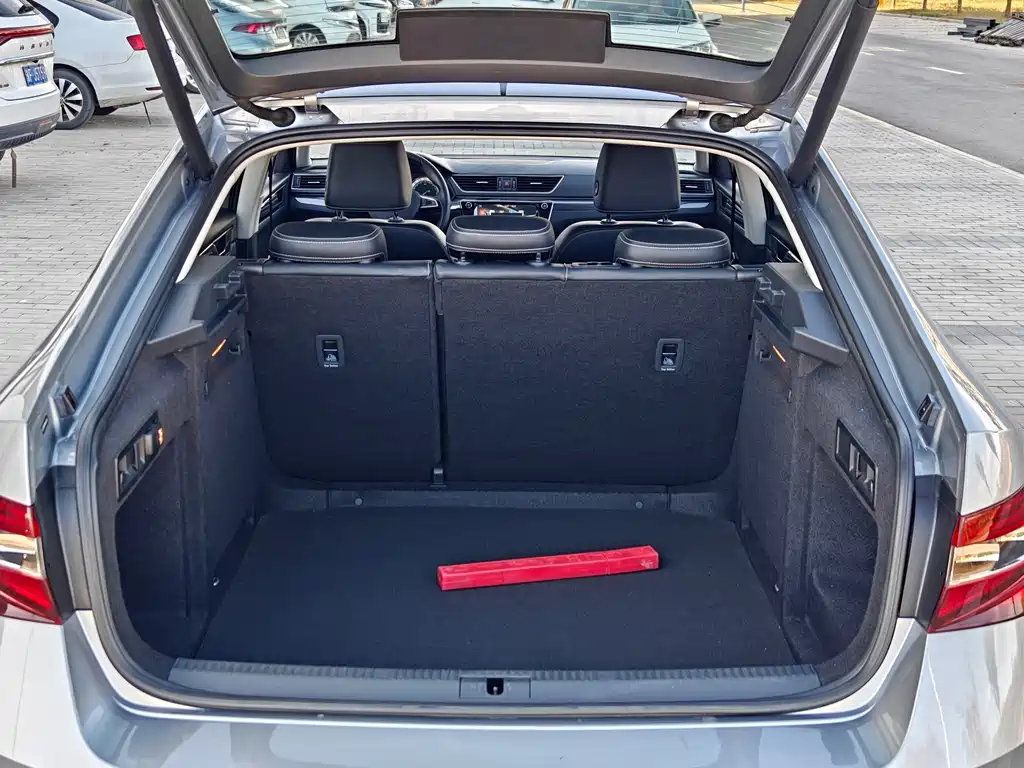 Skoda Superb — миниатюра 18