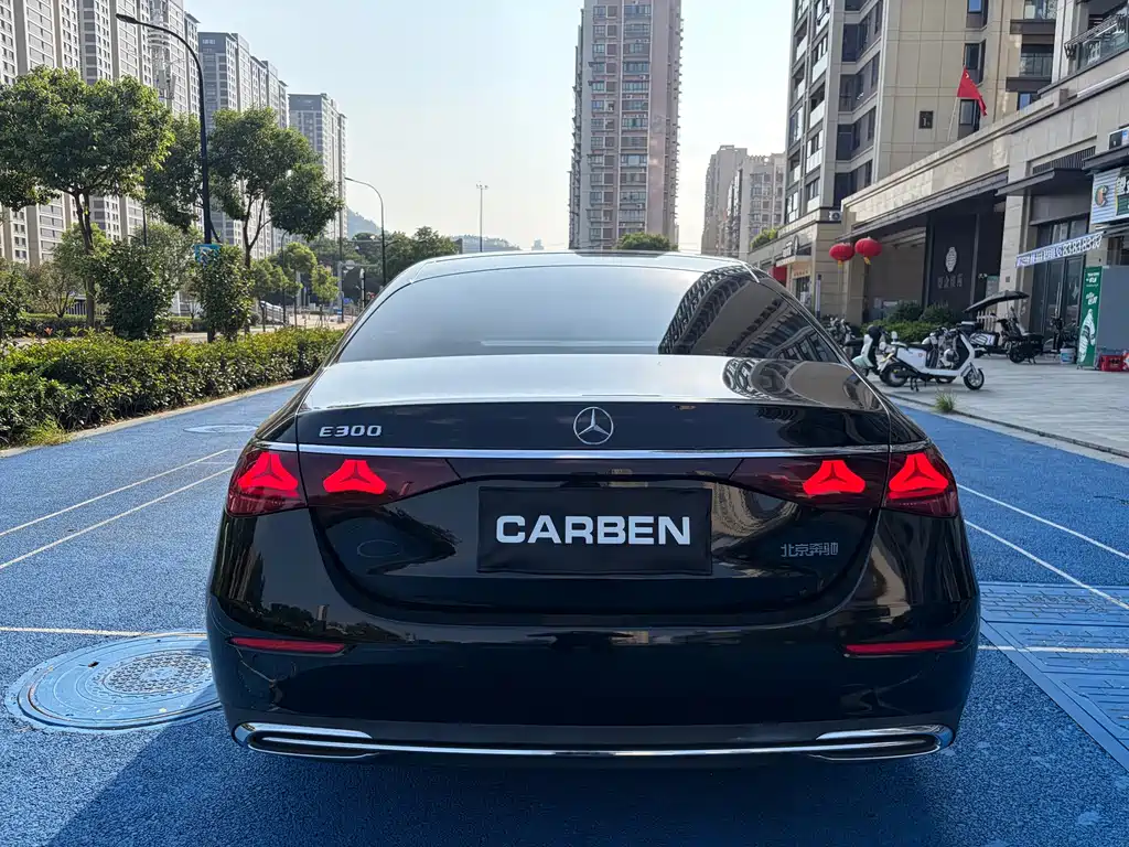 Mercedes-Benz E-Class — миниатюра 5