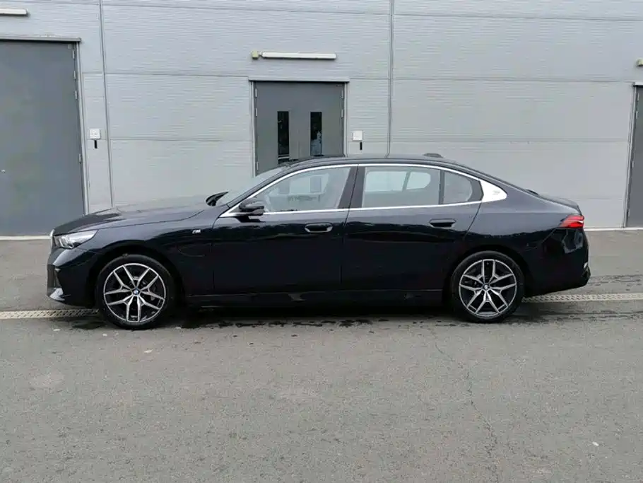 BMW i5 — миниатюра 8