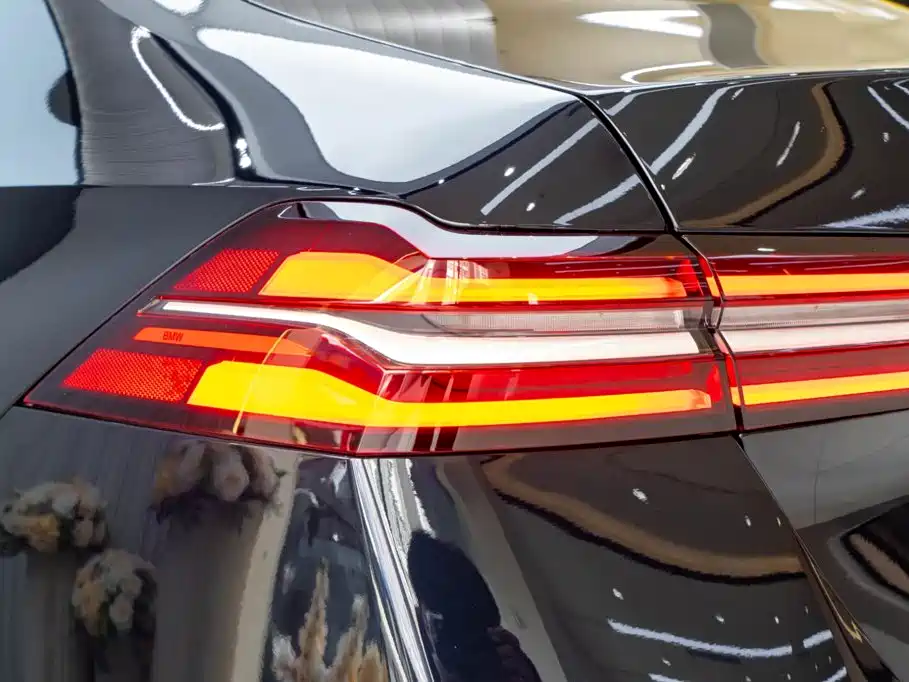 BMW 5 Series — миниатюра 9