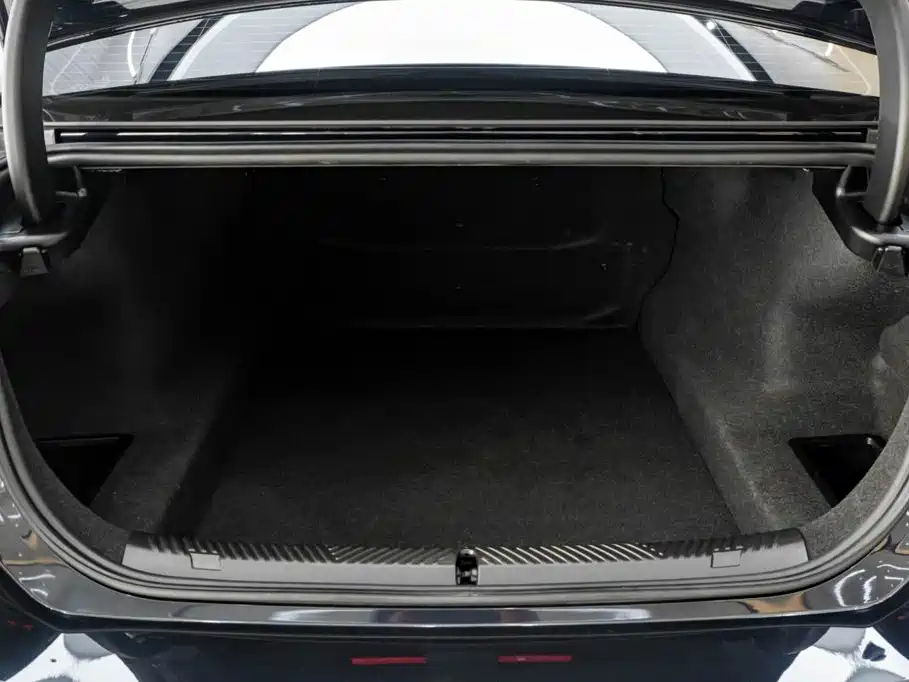 BMW 5 Series — миниатюра 12