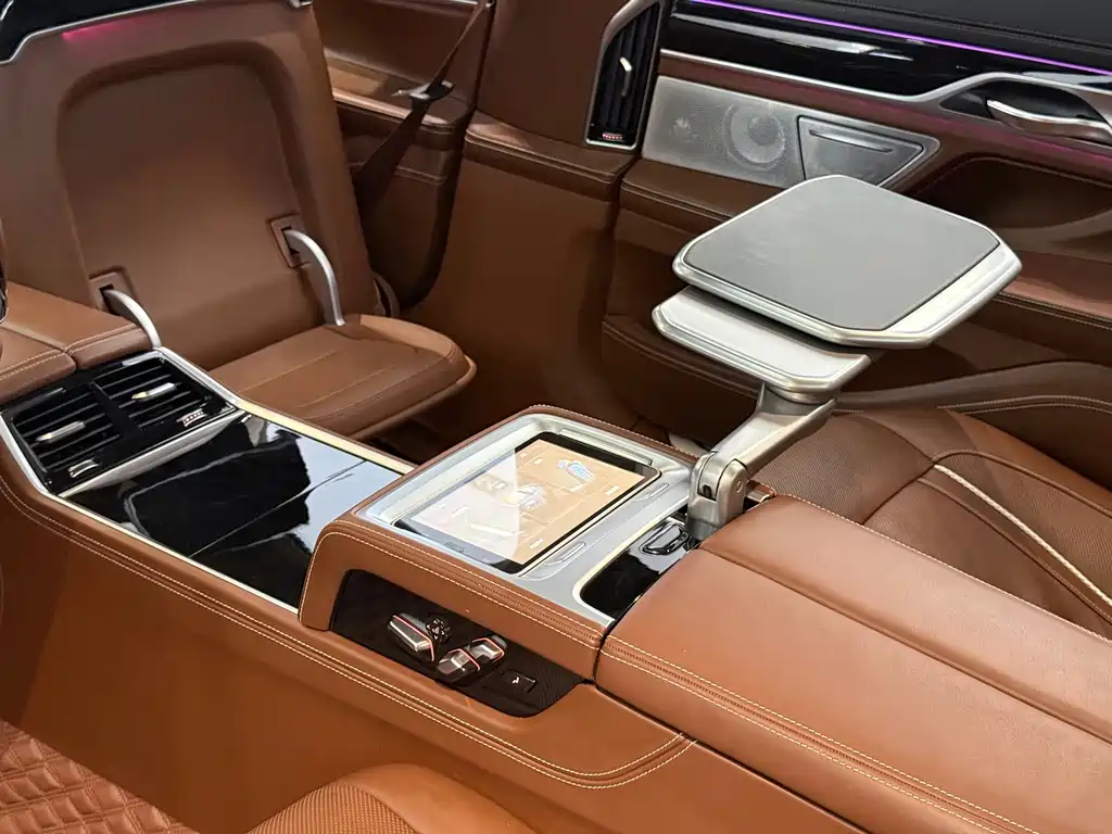 BMW 7 Series — миниатюра 11