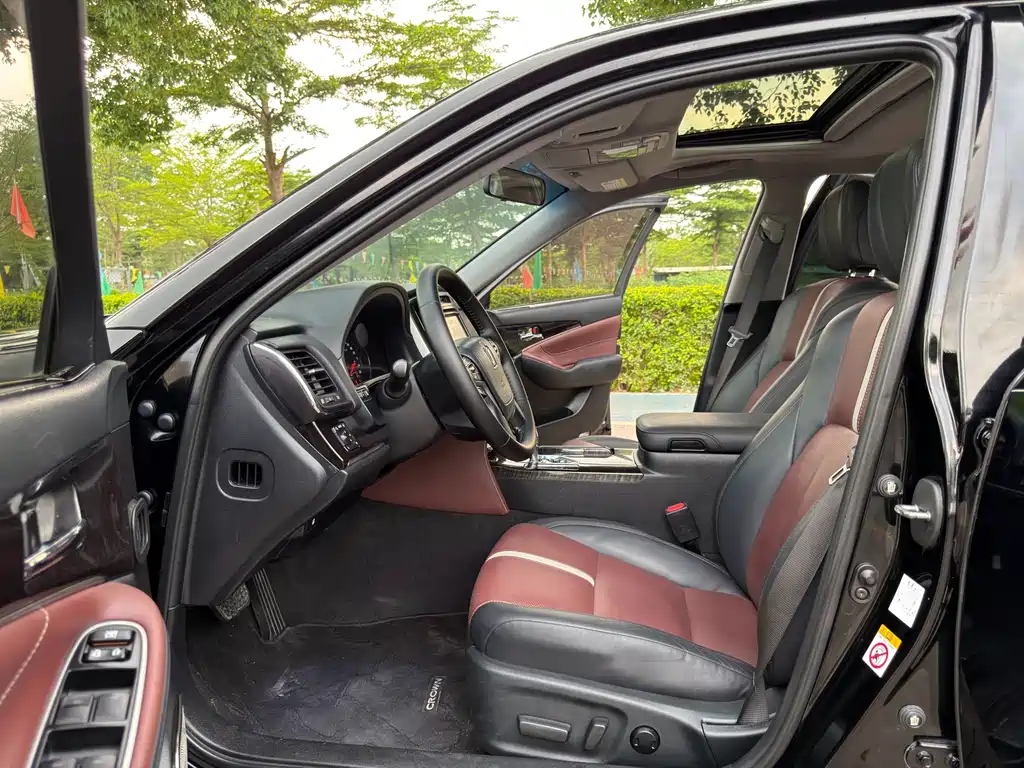 Toyota Crown — миниатюра 8