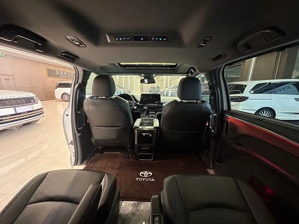 Toyota Sienna — миниатюра 16