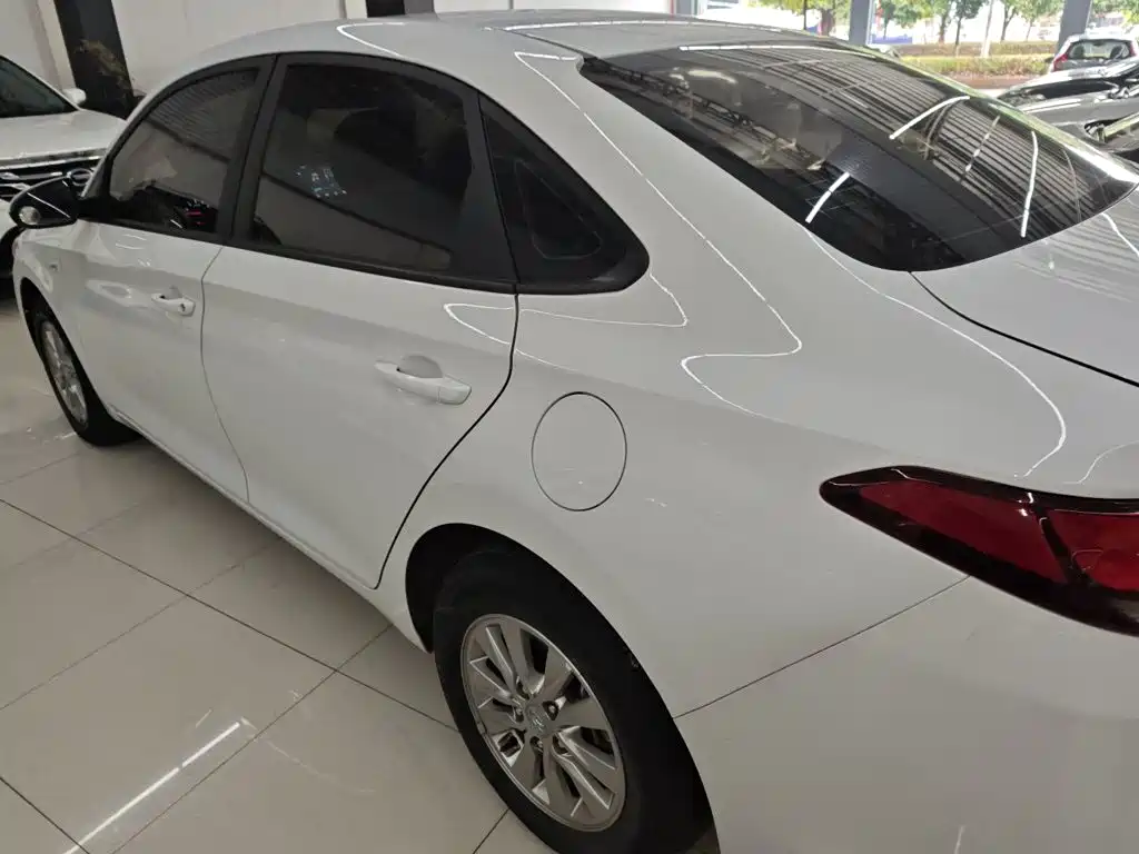 Hyundai Elantra — миниатюра 5