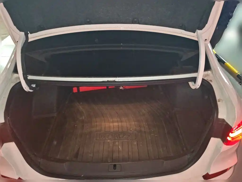 Chevrolet Monza — миниатюра 15
