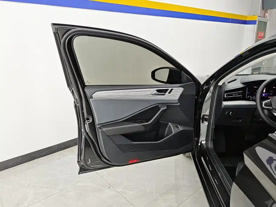 Volkswagen Sagitar — миниатюра 7