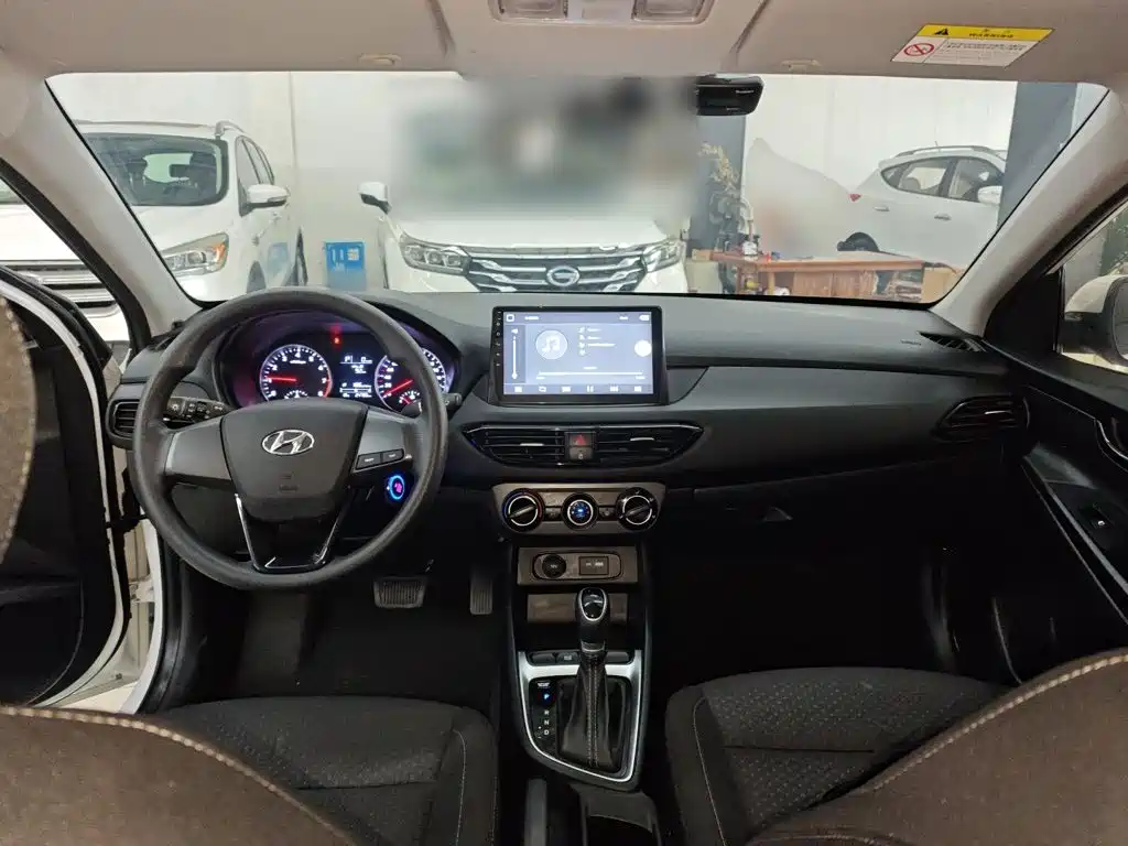 Hyundai Elantra — миниатюра 10