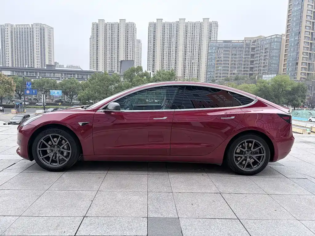 Tesla Model 3 — миниатюра 9
