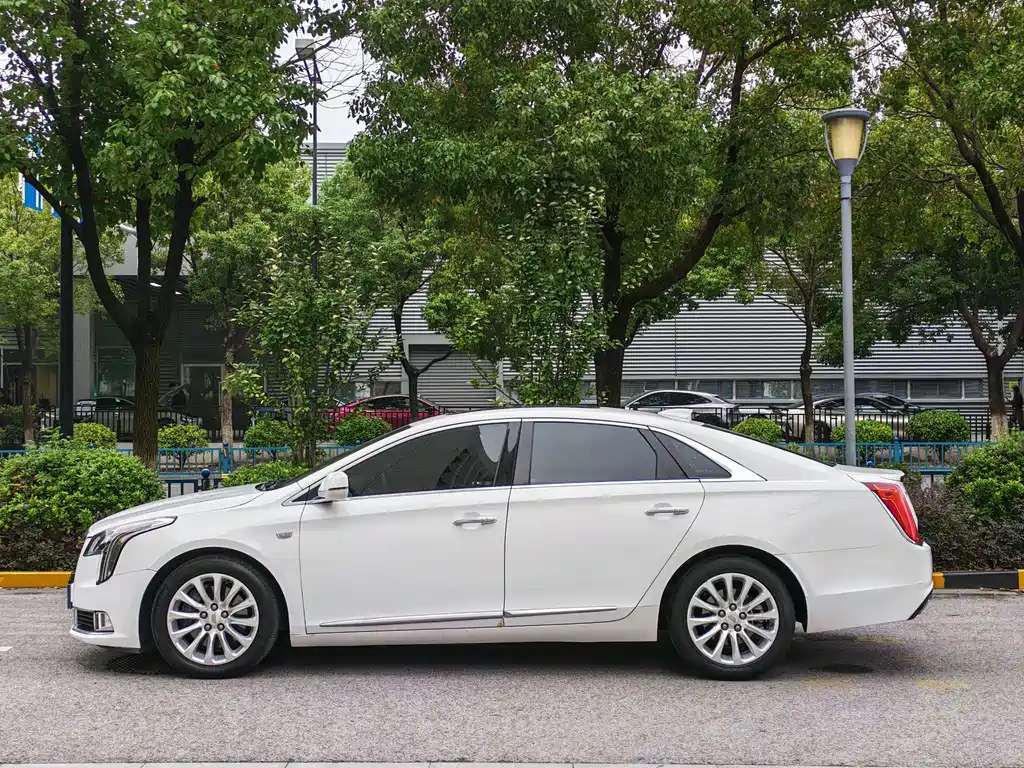 Cadillac XTS — миниатюра 7