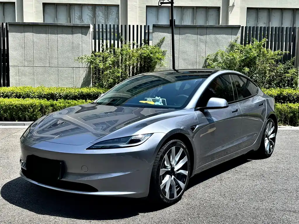 Tesla Model 3 2025