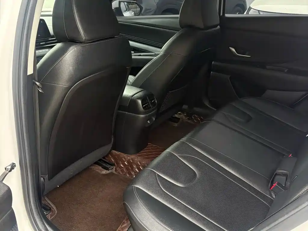 Hyundai Elantra — миниатюра 7