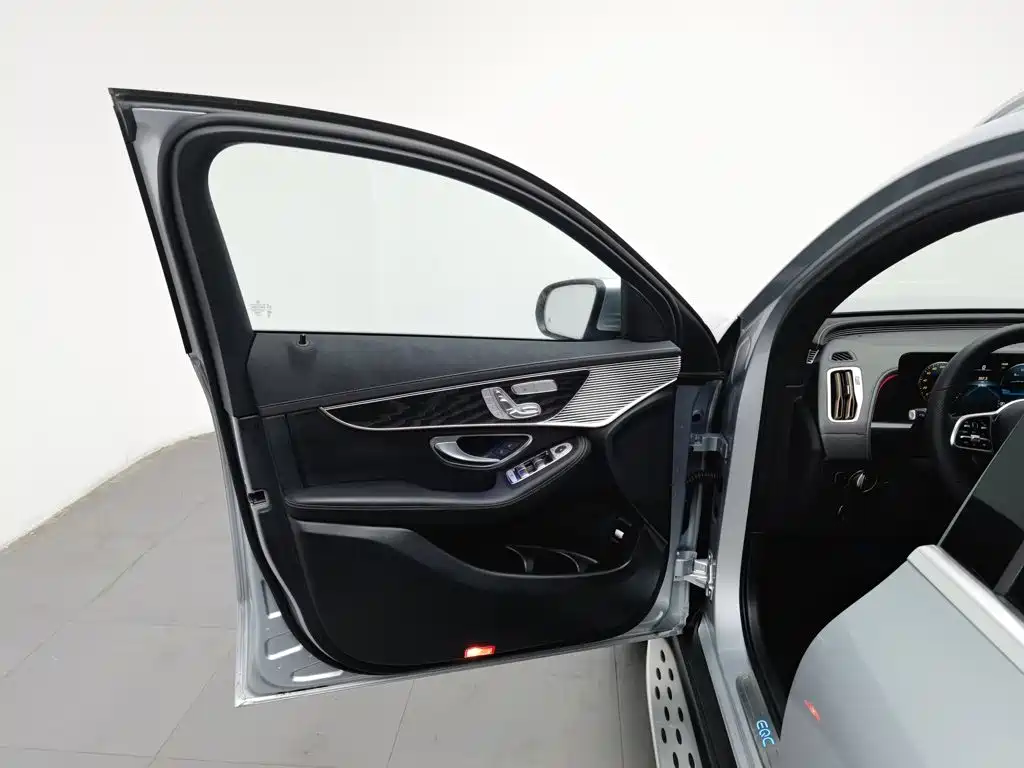 Mercedes-Benz EQC — миниатюра 8