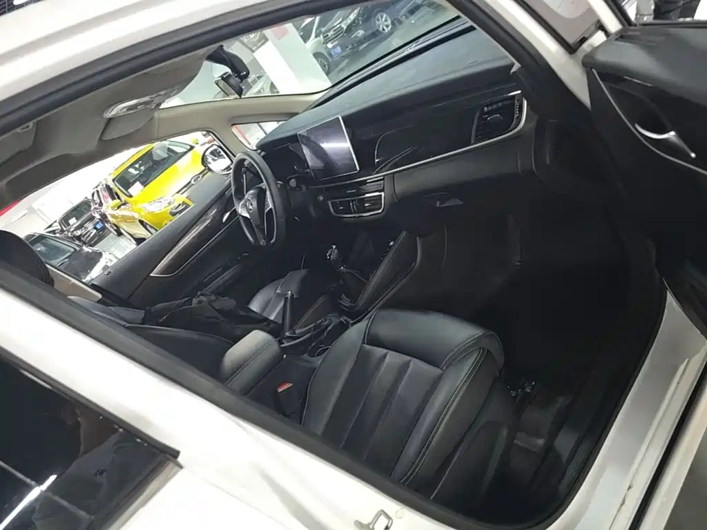 BYD MAX — миниатюра 25
