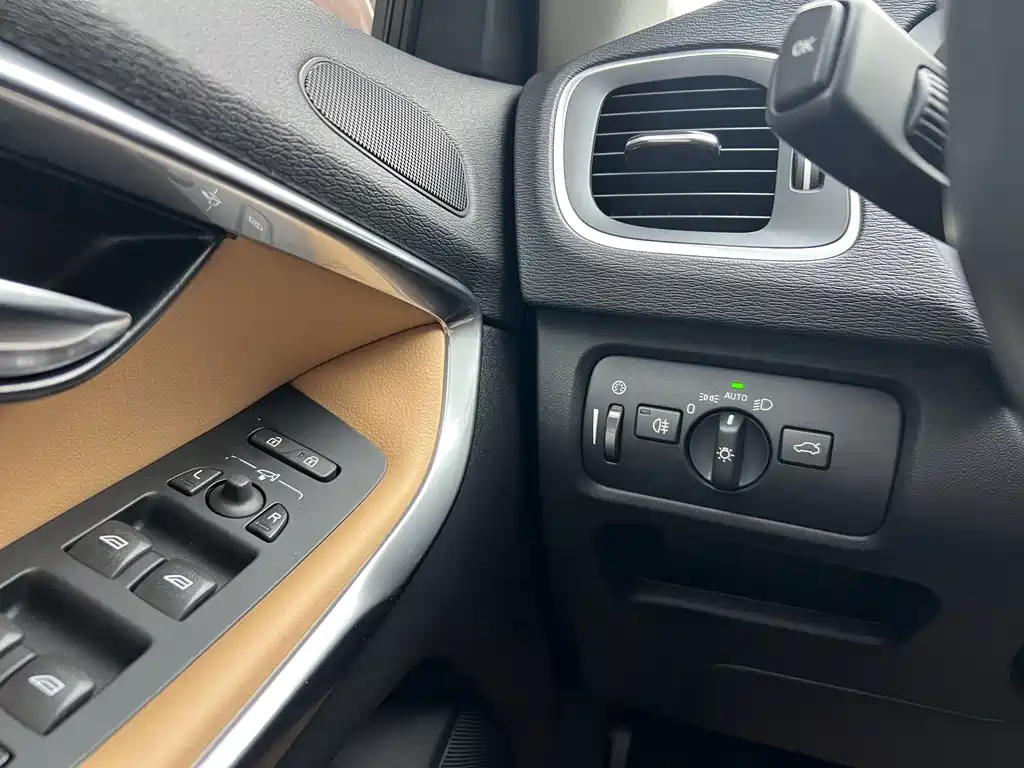 Volvo V40 — миниатюра 13