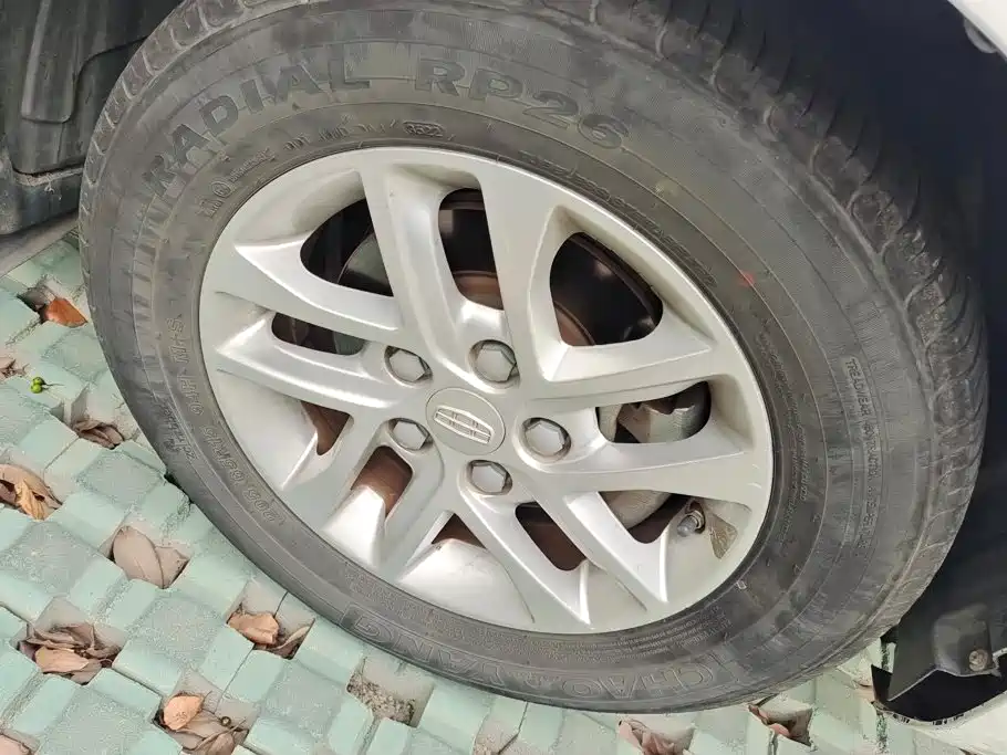 Geely Emgrand — миниатюра 6