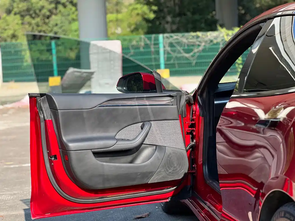 Tesla Model S — миниатюра 12