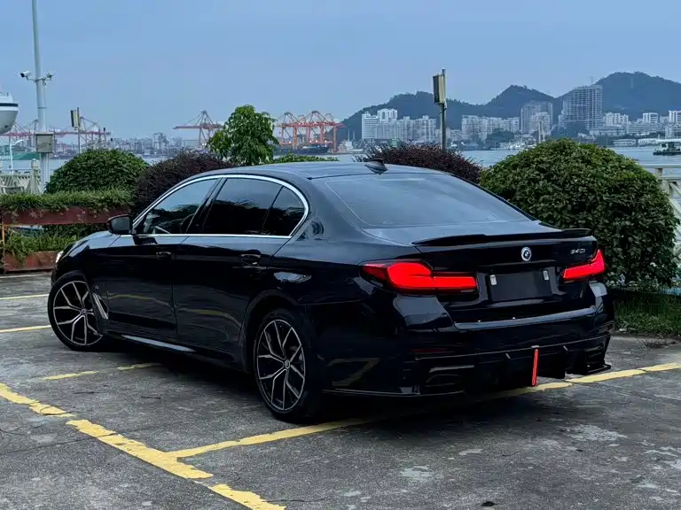 BMW 5 Series — миниатюра 6
