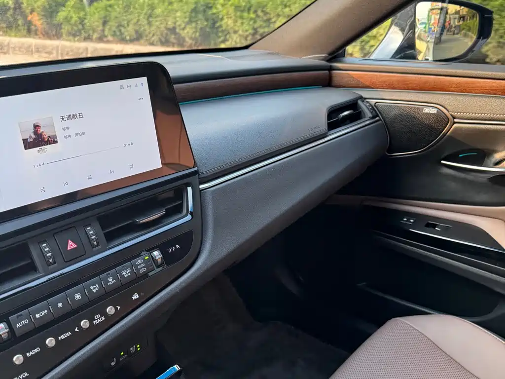 Lexus ES — миниатюра 12