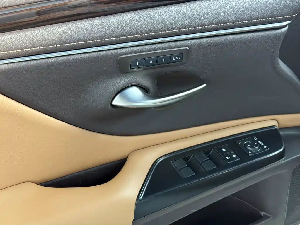 Lexus ES — миниатюра 13