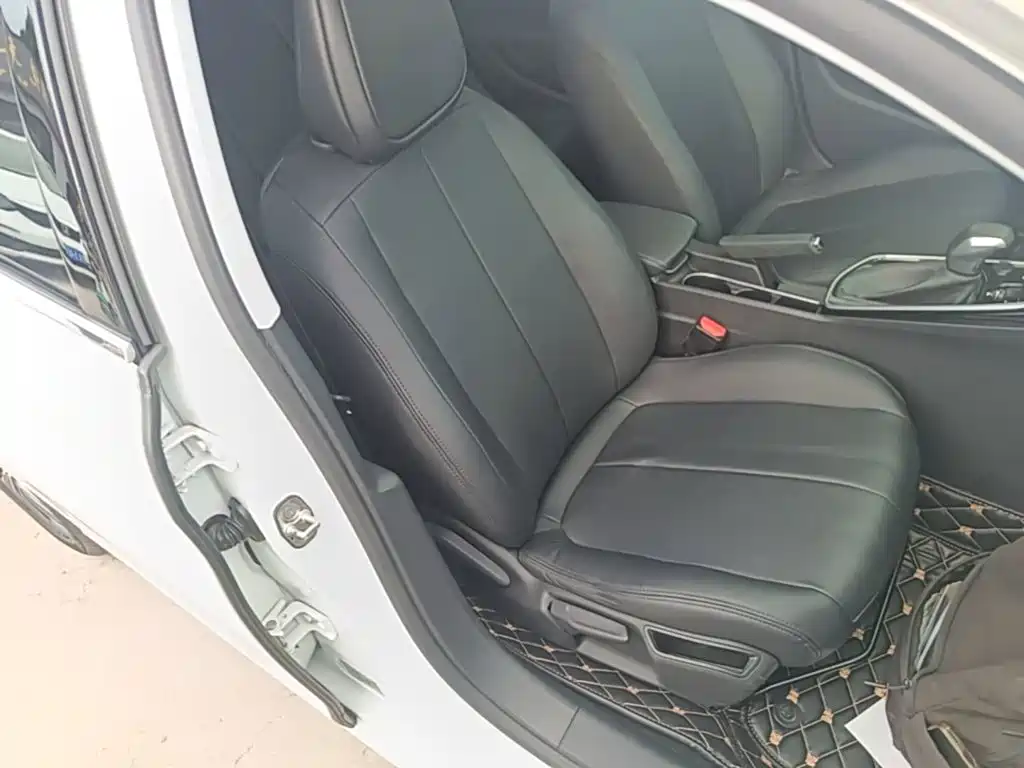 Peugeot 308 — миниатюра 25
