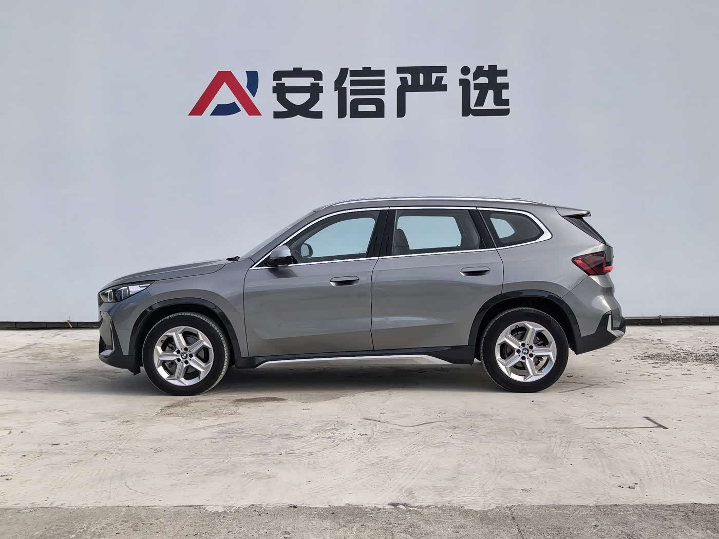 BMW X1 1.5 л 2023 г. Серебристо-серый, пробег 30000 км