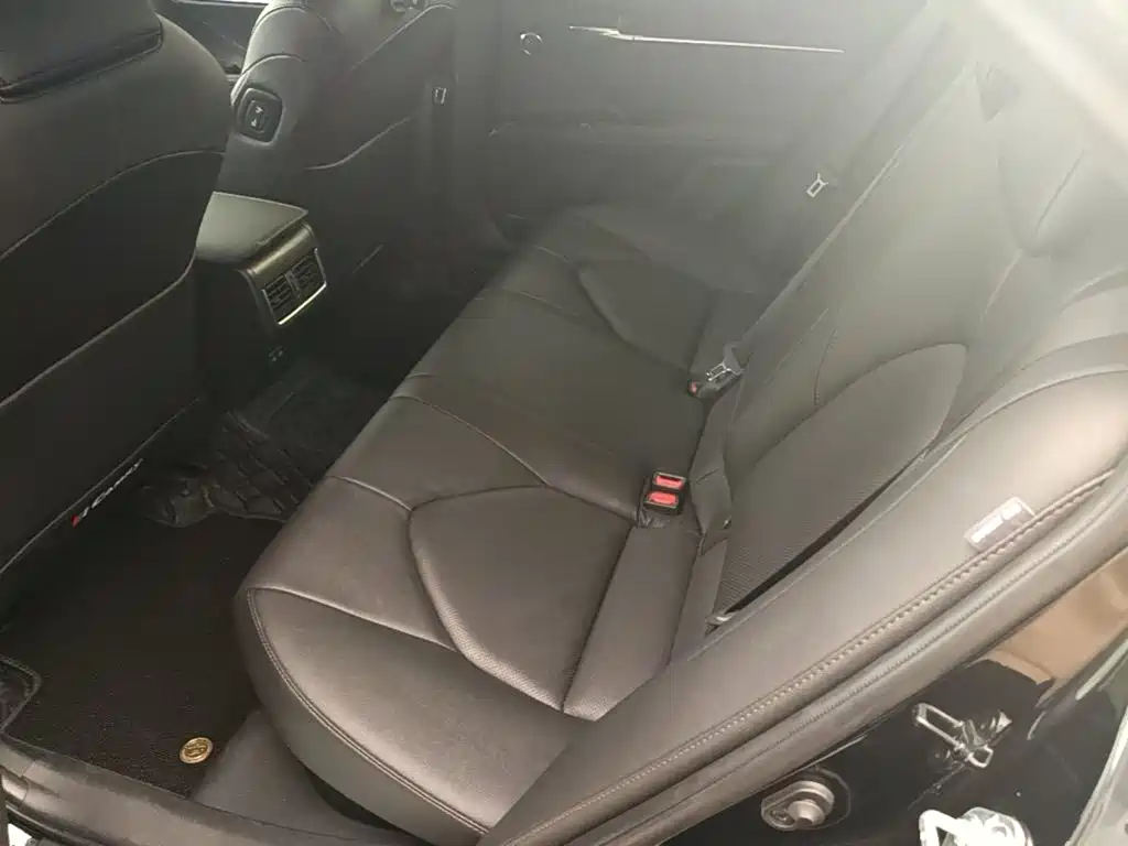 Toyota Camry — миниатюра 17
