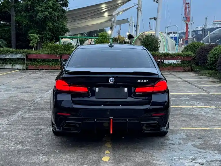 BMW 5 Series — миниатюра 5