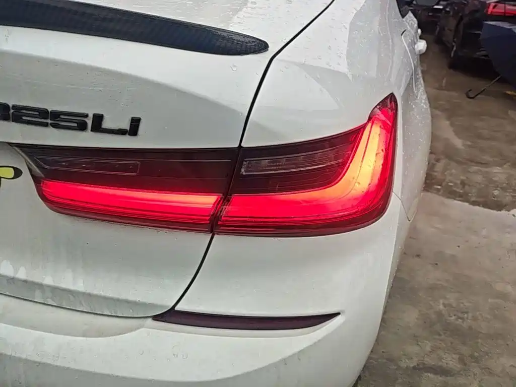 BMW 3 Series — миниатюра 8