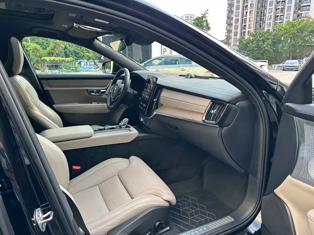 Volvo S90 PHEV — миниатюра 23
