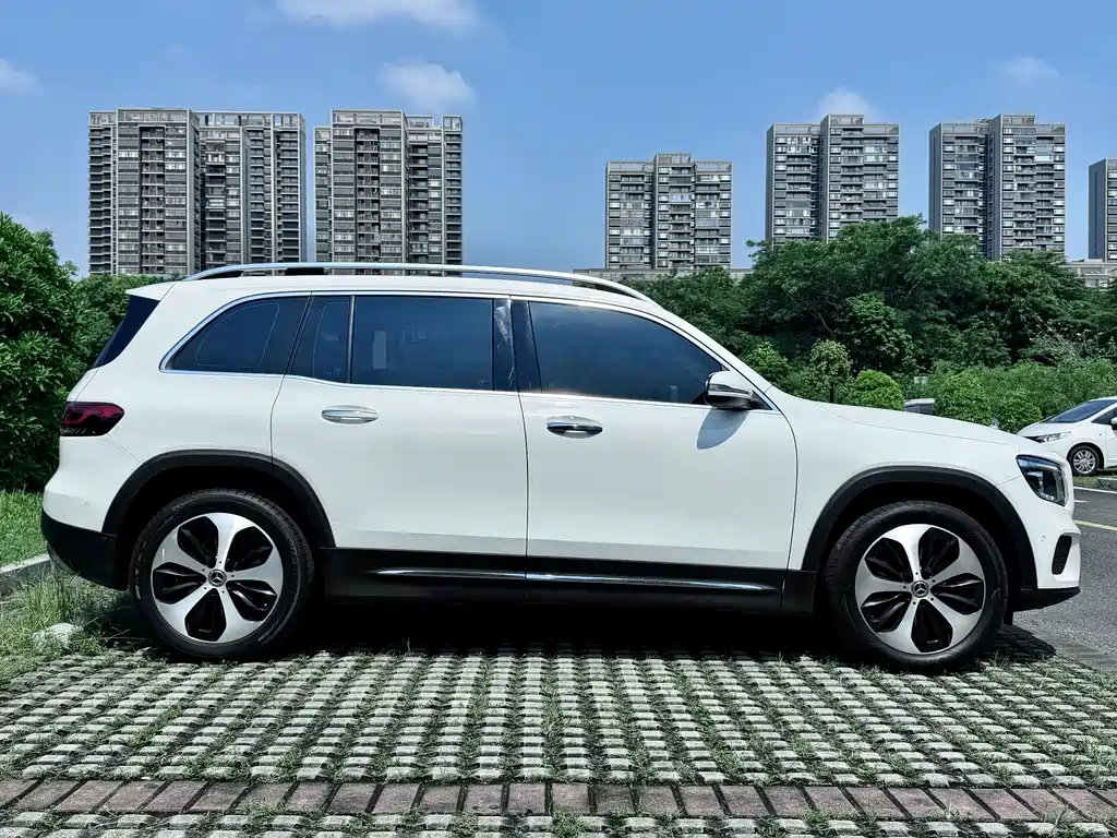 Mercedes-Benz GLB — миниатюра 20