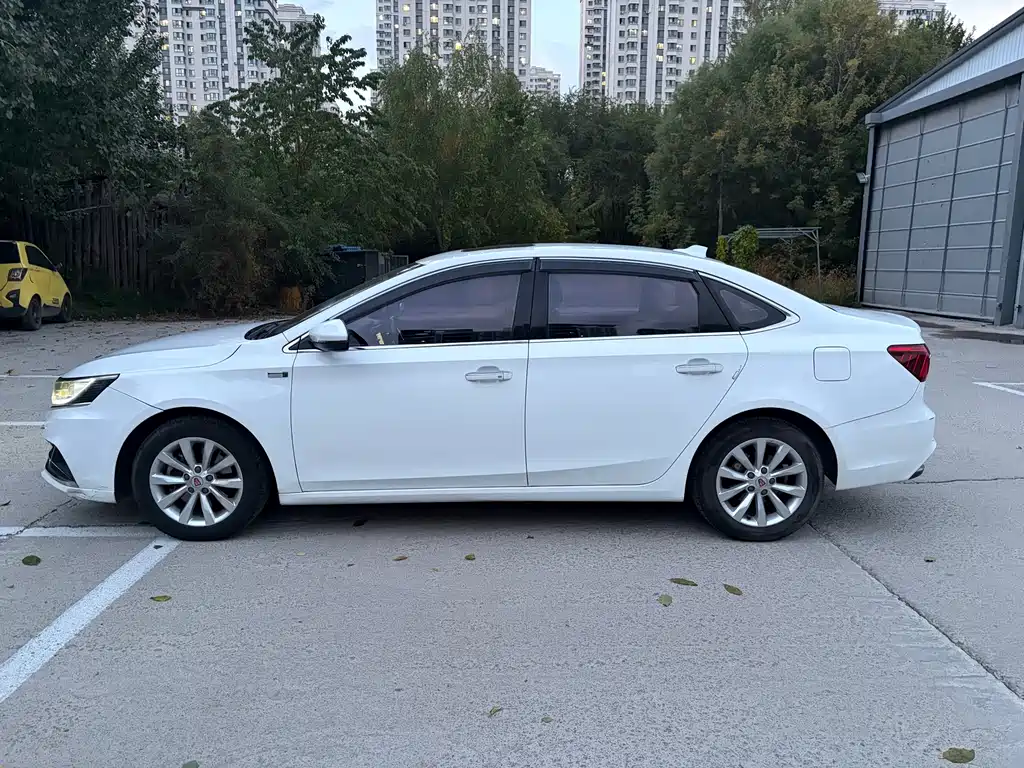 Roewe i6 New Energy — миниатюра 3